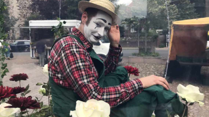 Ellen Kamrad präsentiert Corona-konformen Künstlereinsatz