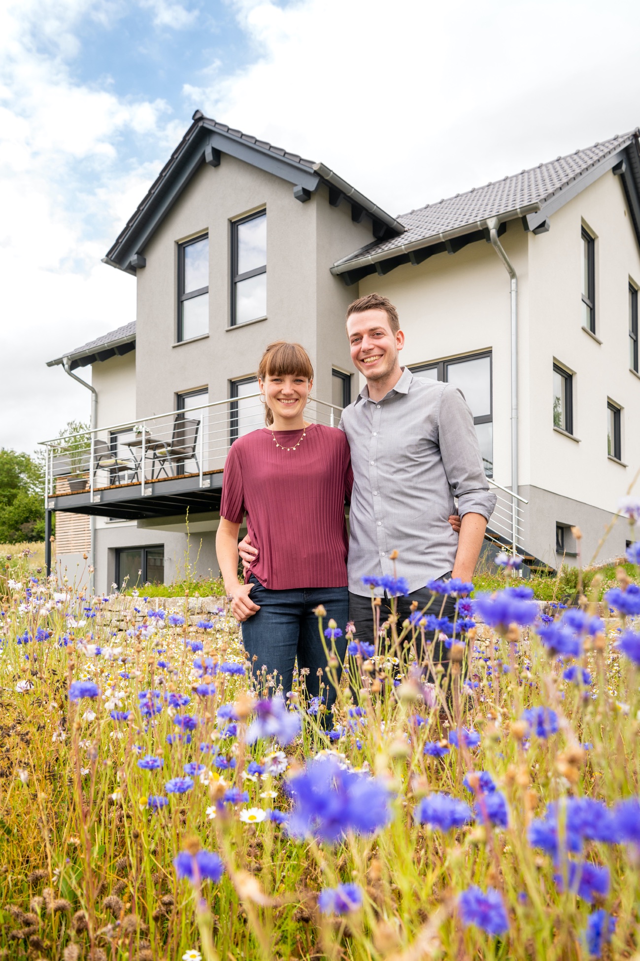Mehr als ein Anbau: Modernes Satteldachhaus mit Erker von Fingerhut Haus