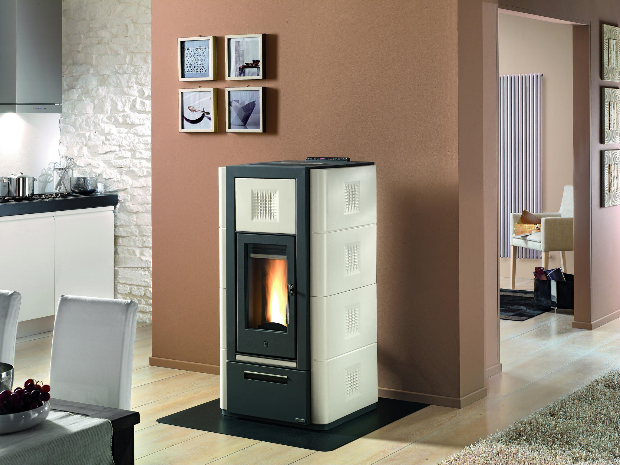 Unabhängige Wärme: Energie aus Holz, Sonne und Luft