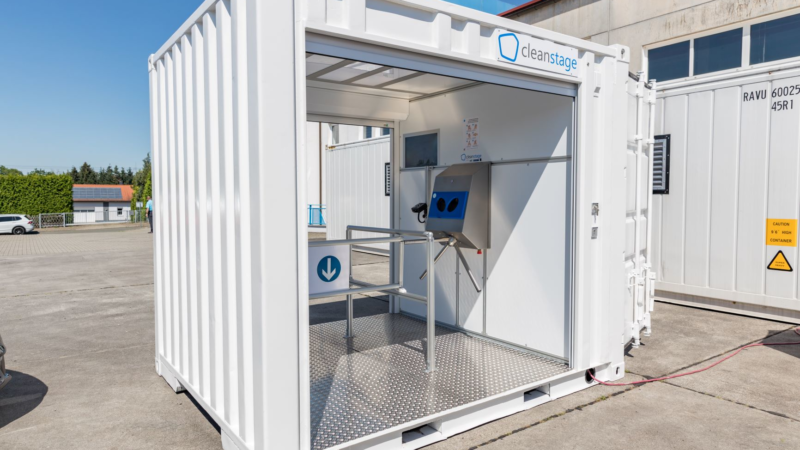 Multifunktions-Container „cleanstage“ automatisiert Hygienekontrolle bei Eintritt zu Veranstaltungen