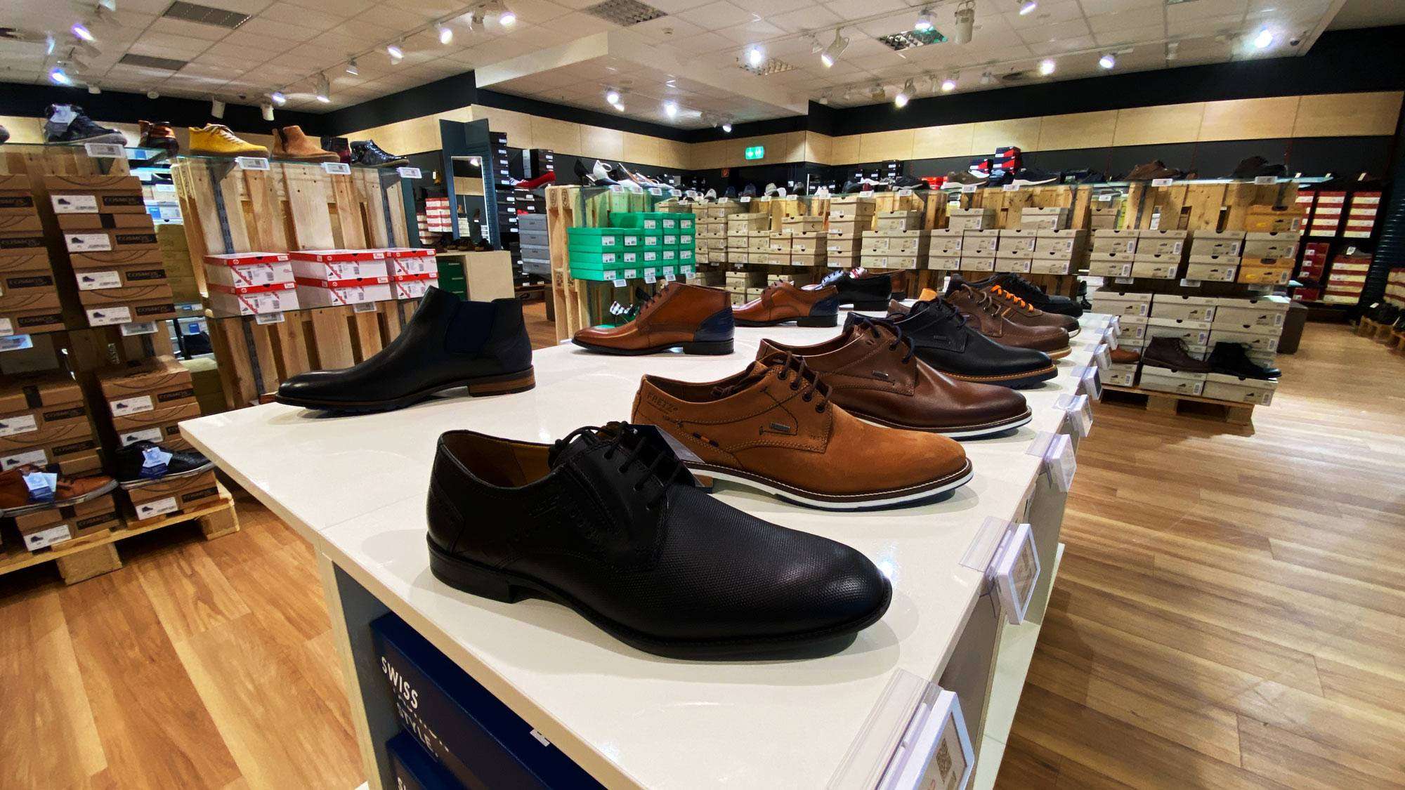 Herrenschuhe in großen Größen bei schuhplus in Hamburg