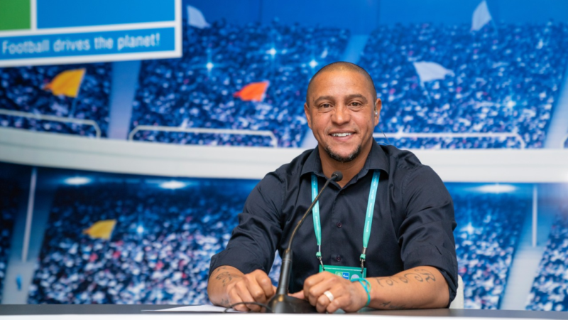 Brasilianischer Fußballstar Roberto Carlos wird globaler „Fußball für Freundschaft“-Botschafter