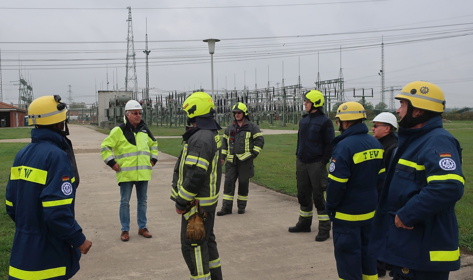 Netzsicherheit: E.DIS schult THW & Feuerwehr am Stromnetz