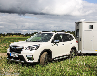 Pferdeanhänger-Zugfahrzeugtest auf www.mit-Pferden-reisen.de: Subaru Forester e-Boxer