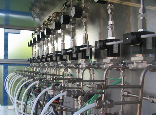 Neue CO2-reduzierte Kraftstoffe in der Norm- und Materialprüfung