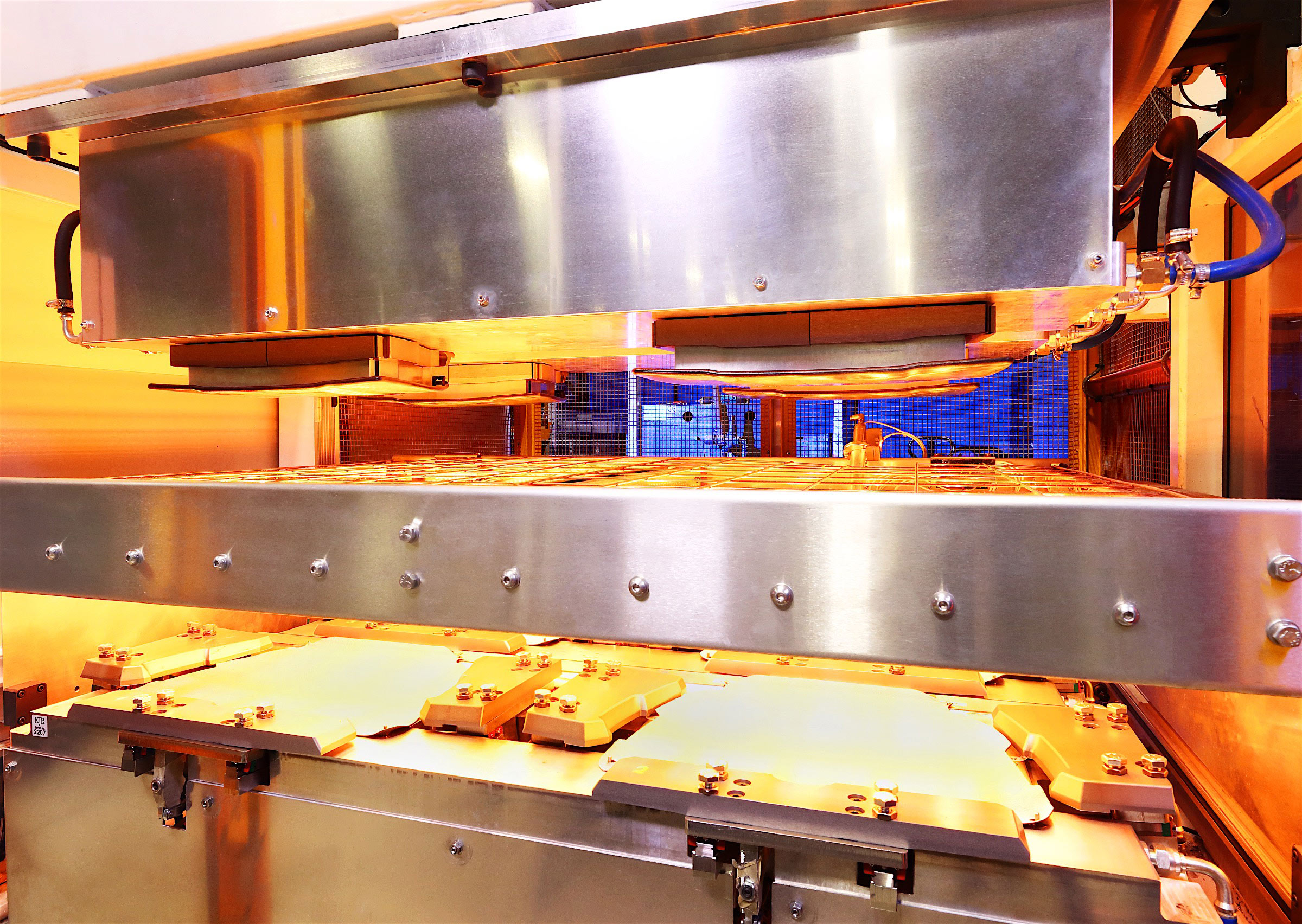 Infrarot-Strahler sparen 73% Energie beim Kaschieren von Autositzen