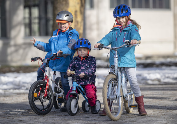 Zehn Kinder- und Jugendräder für Weihnachten
