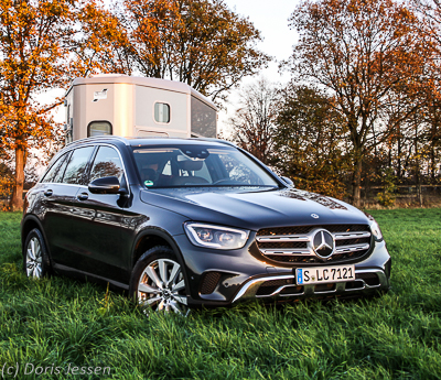 Pferdeanhänger-Zugfahrzeugtest auf www.mit-Pferden-reisen.de: Mercedes GLC 300 D 4matic
