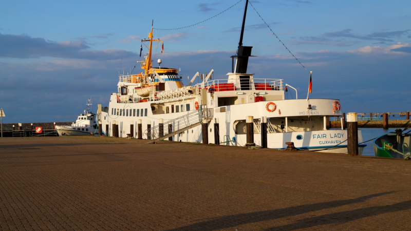 Dramatischer Blues und glitzerndes Meer – Duhnen/Cuxhaven