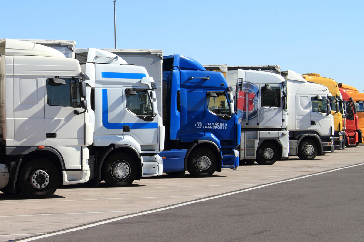 Katastrophale Parksituation für Lkw an Autobahnen