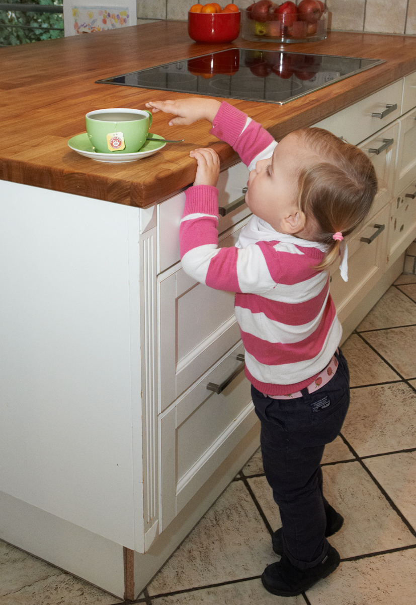 Heißer Tee und Kaffee für Kinder brandgefährlich