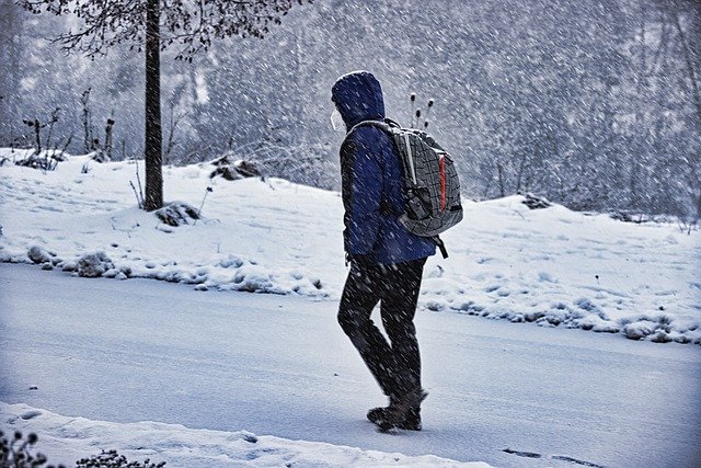 Senioren im Winter – sturzfrei unterwegs trotz Schnee & Eis