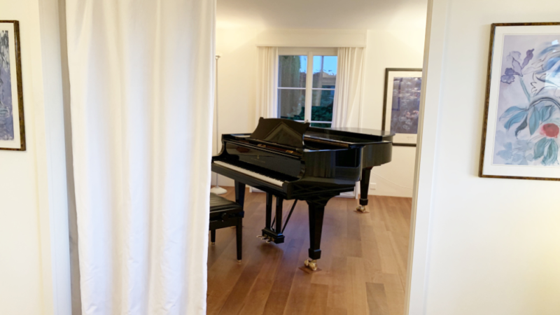 Besser im Homeoffice mit Akustikvorhang