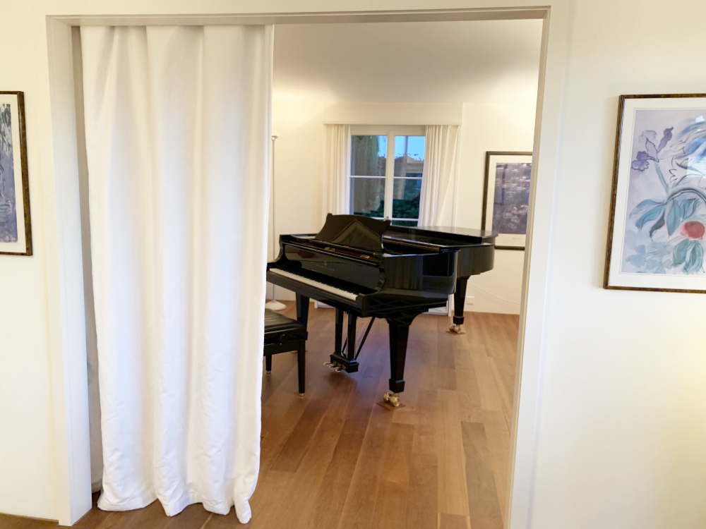 Besser im Homeoffice mit Akustikvorhang