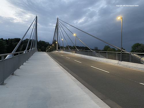 Bewegungssensorische Lichtsteuerung für Straßenbeleuchtung