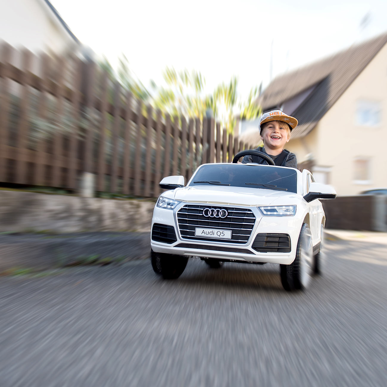 Playtastic Kinderauto Audi Q5, bis 7 km/h, Fernsteuerung