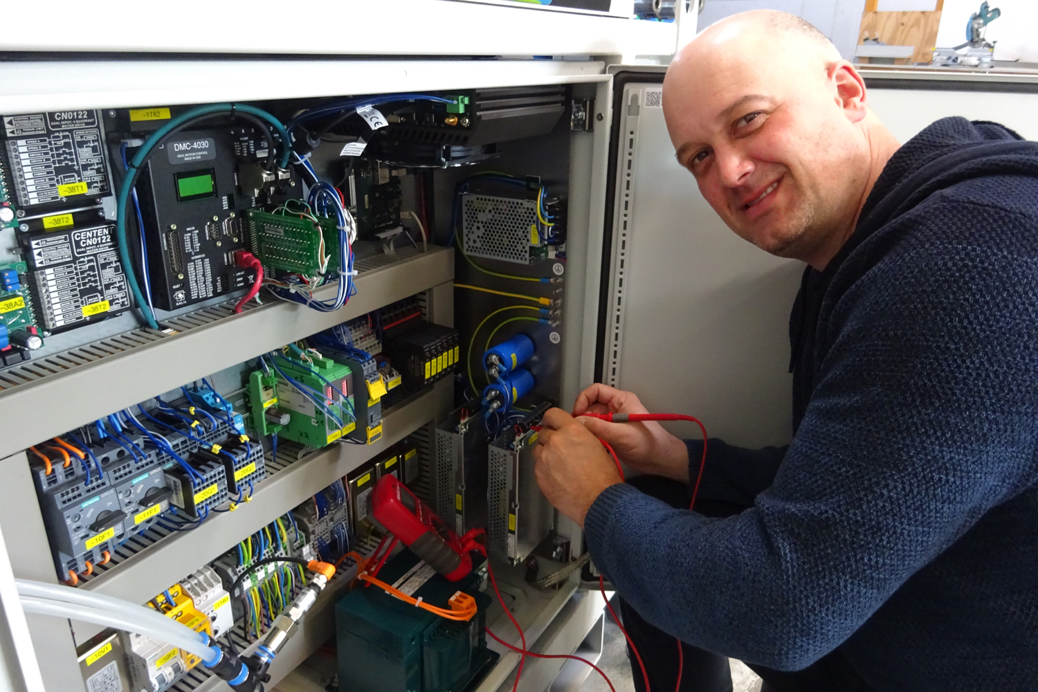 DAITRON Schaltnetzteil beschleunigt Inbetriebnahme mobiler Ultraschallprüfanlagen der GMH Prüftechnik GmbH