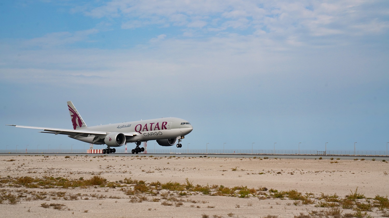 Qatar Airways fliegt kostenlos lebenswichtige medizinische Hilfsgüter nach Indien