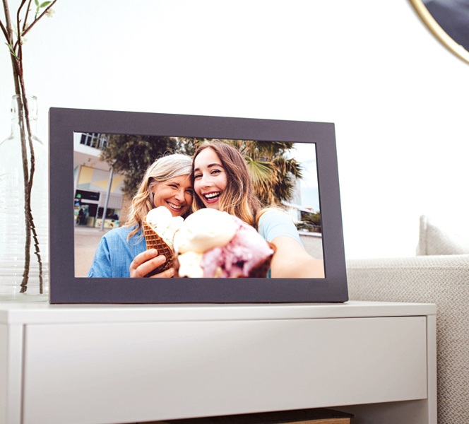 Erinnerungen schenken zum Muttertag – mit dem Meural WiFi Photo Frame von NETGEAR®