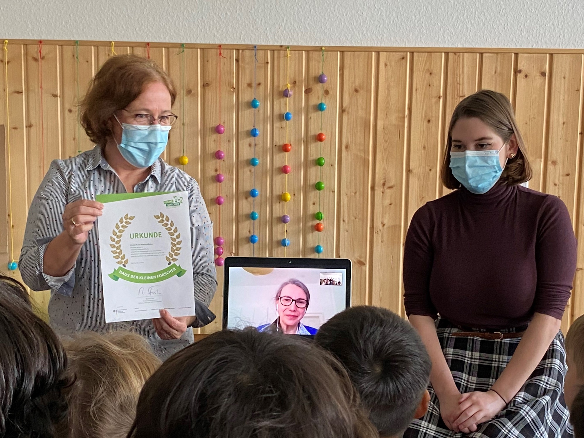 Haus der kleinen Forscher: Auszeichnung für element-i Kinderhaus Rheinpiloten