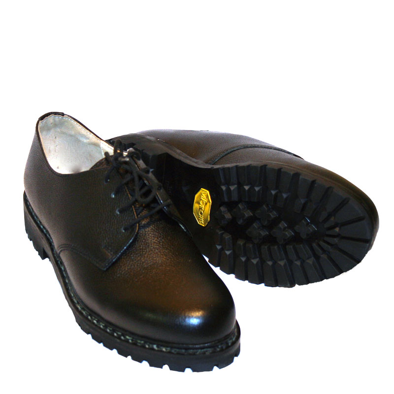 Zwiegenähte Schuhe und Stiefel für Drinnen und Draußen