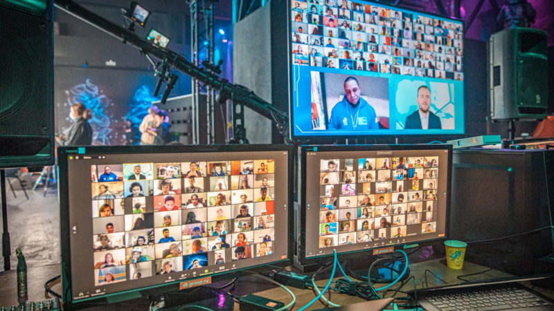 Football for Friendship organisiert Internationales Camp der Freundschaft: Kinder aus der ganzen Welt erörtern die neun Werte des Programms