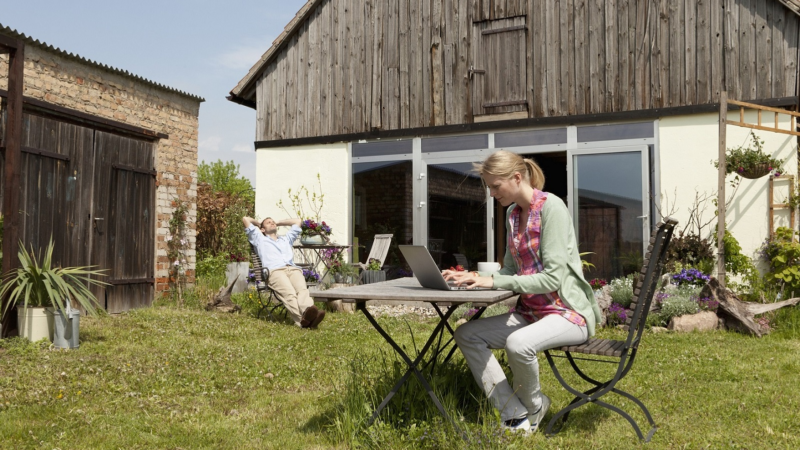 Warum die Deutschen ihr Traumhaus-Glück im Grünen suchen