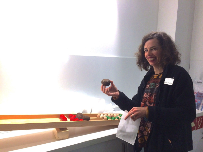 EMIKO versorgt Deutsches Museum Bonn mit neuem Material für Matsch-Workshops, um auch für die Sommerferien gerüstet zu sein