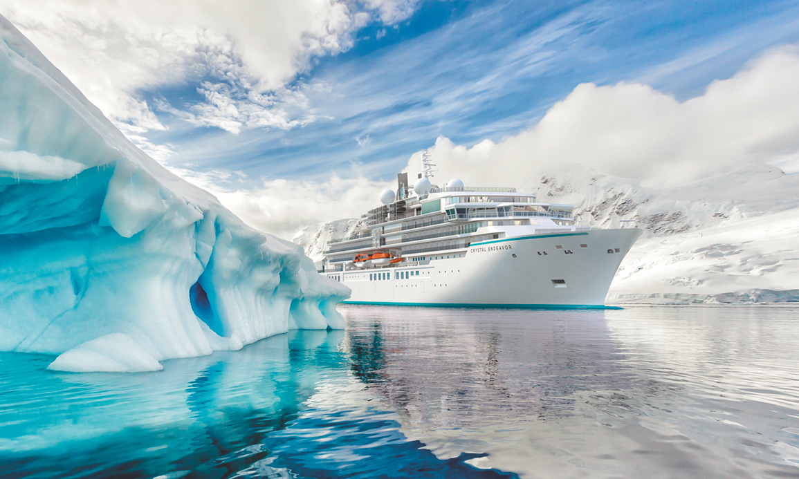 Taufe der „Crystal Endeavor“: Luxus-Expeditionsyacht der Superlative sticht in See