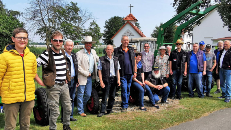 Im Trecker-Konvoi auf die Ballermann Ranch