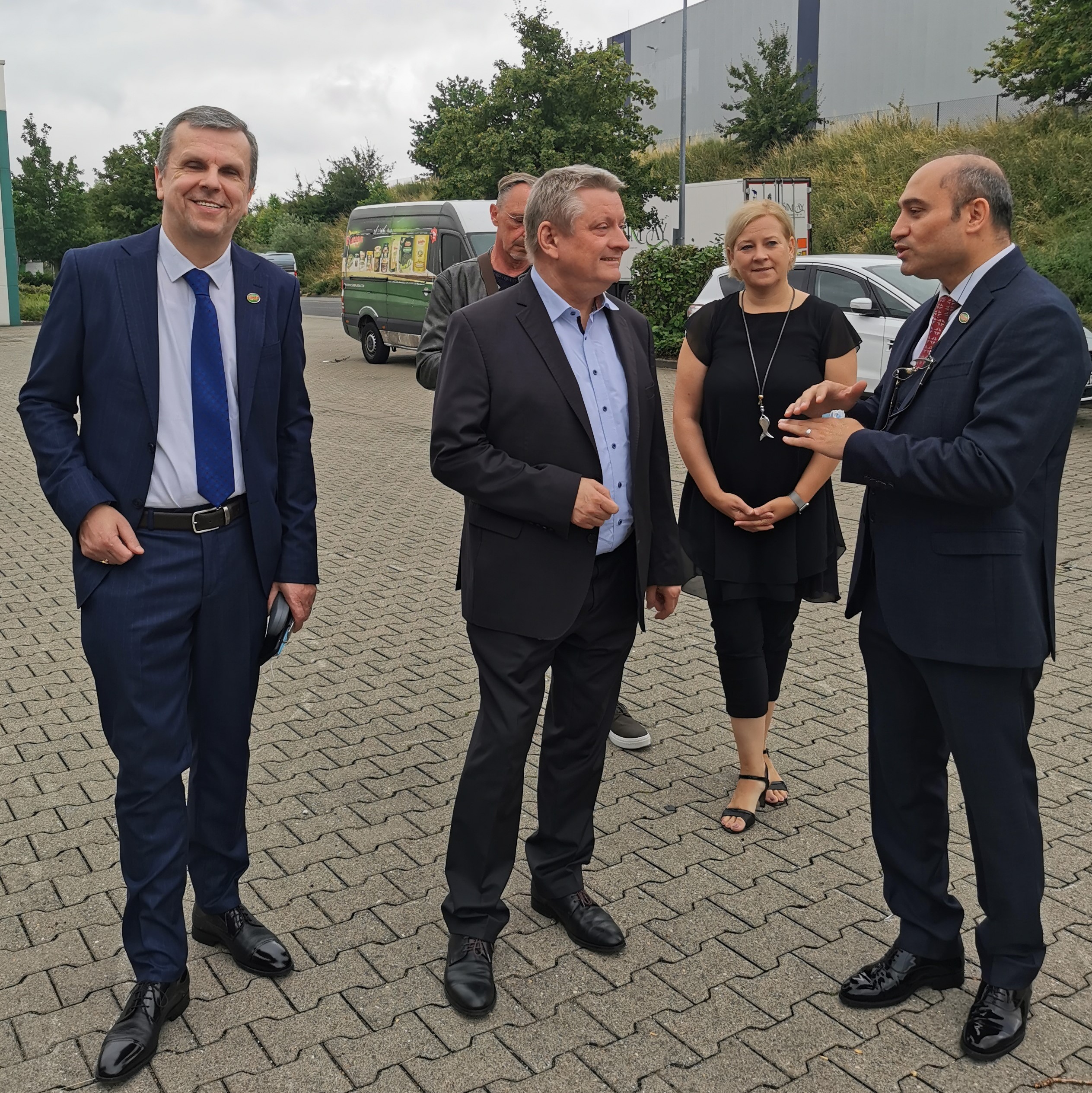 Hoher politischer Besuch bei Baladna DE in Grevenbroich