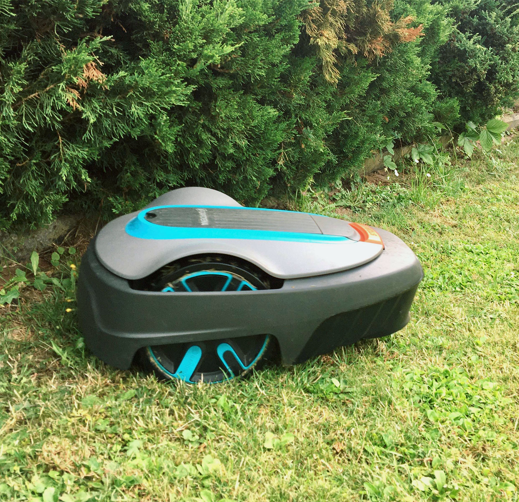 Aufgeschlitzt: Heizöl-Schäden durch Mähroboter