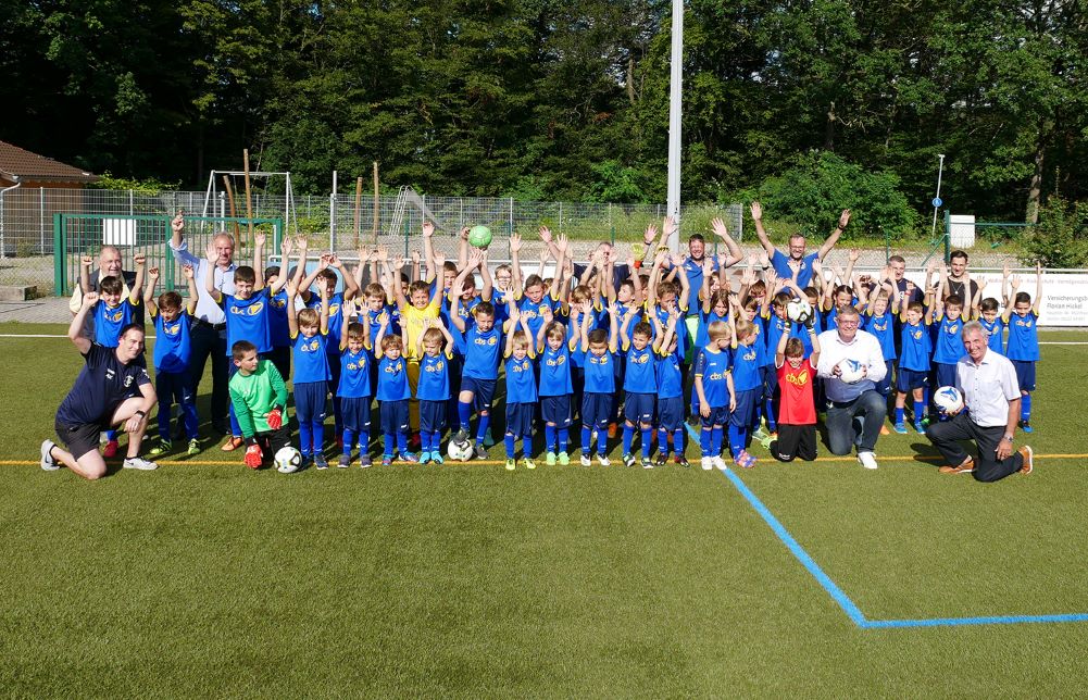 cbs sponsert Nachwuchs-Fußballer in der Region