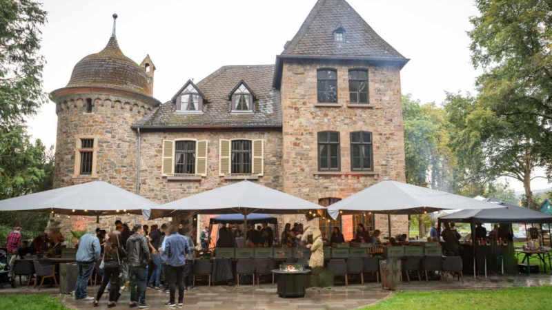 Brainbits feierte 20-jähriges Firmenjubiläum auf Burg Dattenfeld