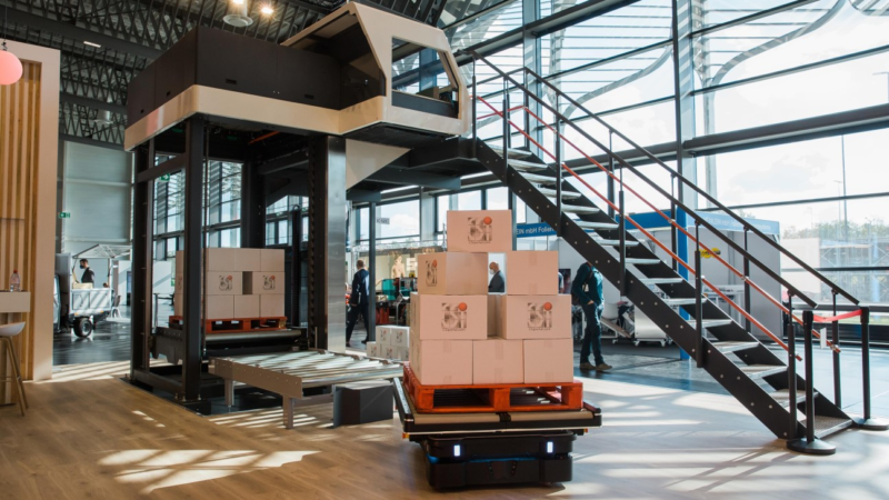 Mobile Industrial Robots und CSi palletising verkünden Partnerschaft