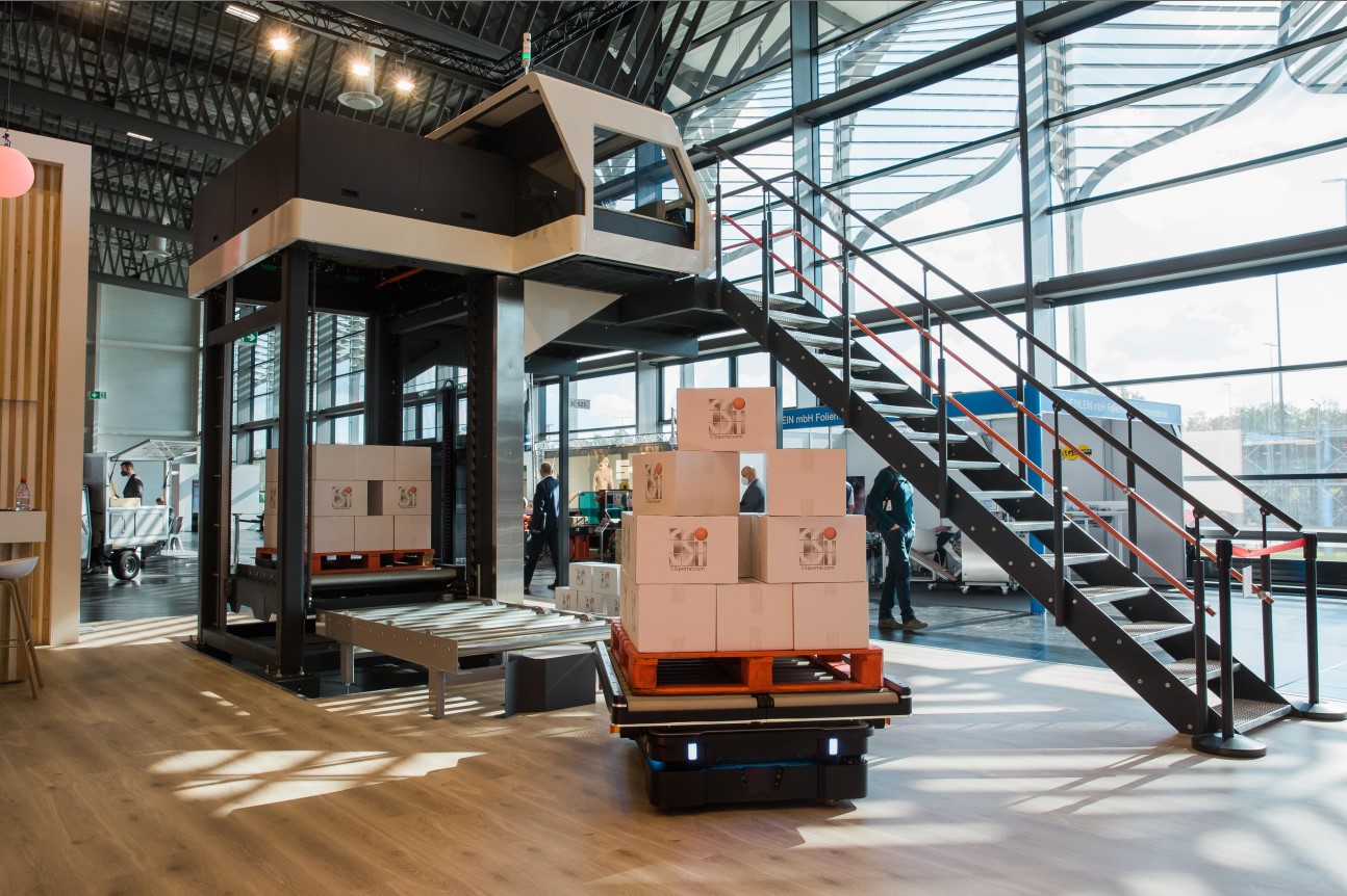 Mobile Industrial Robots und CSi palletising verkünden Partnerschaft