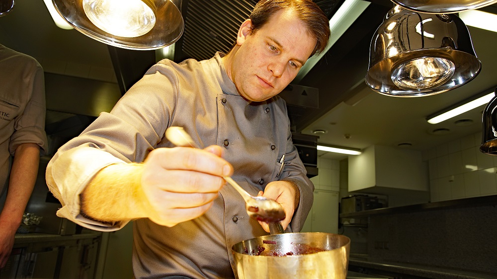 Sascha Hamp kehrt als Chef de Cuisine zurück ins ATLANTIC Grand Hotel Travemünde