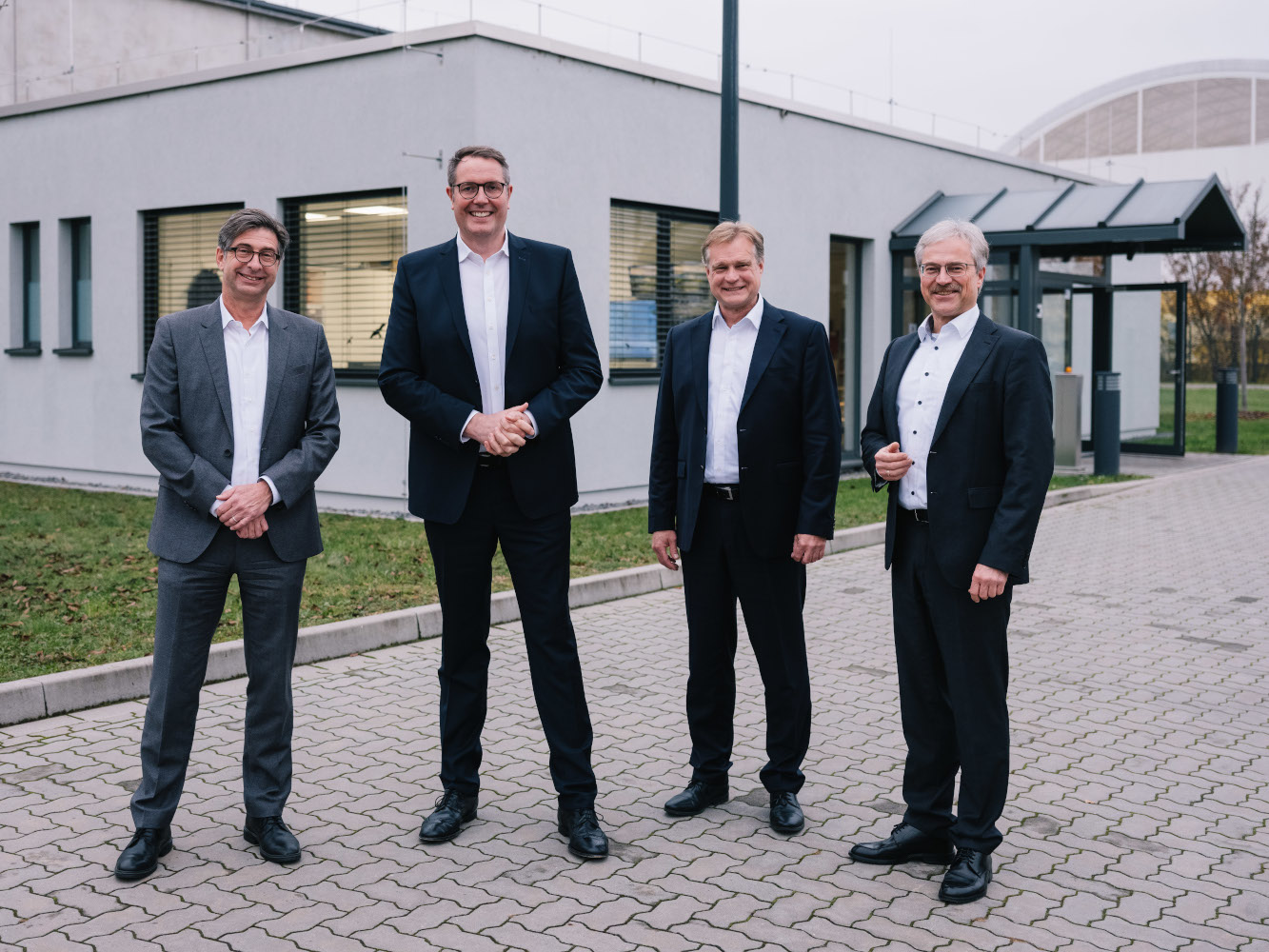 Alexander Schweitzer überzeugt sich von sicherer und hochverfügbarer Datenverarbeitung