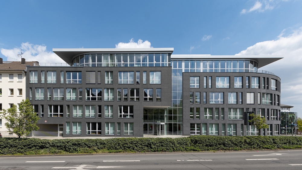 Familie Jordan verkauft Kapellmann Office Building (KOB) an HIH Invest Real Estate aus Hamburg.