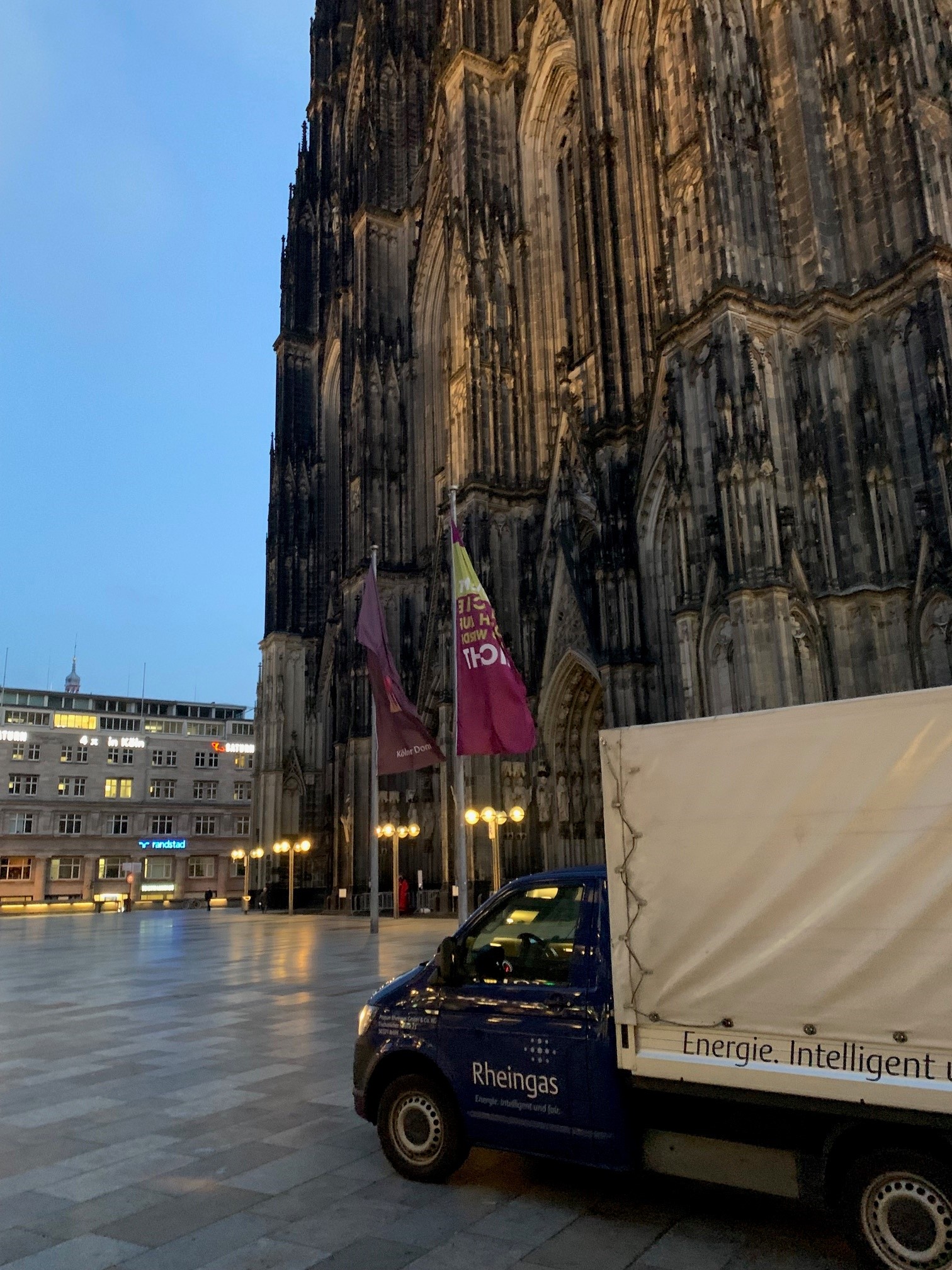 Rheingas und Hotmobil versorgen Kölner Dom Carre mit Wärme