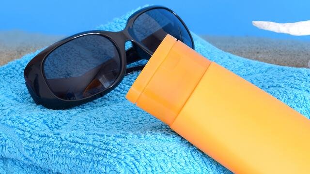 UNIQUE SUNCARE – Sunbalm SPF 30 mit Sandelholz, made in Switzerland