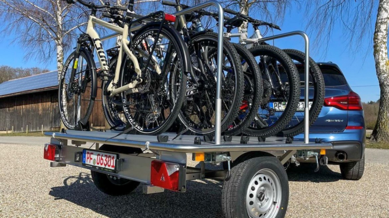 So kann man sicher und StVO-konform seine schweren E-Bikes mit dem Auto transportieren