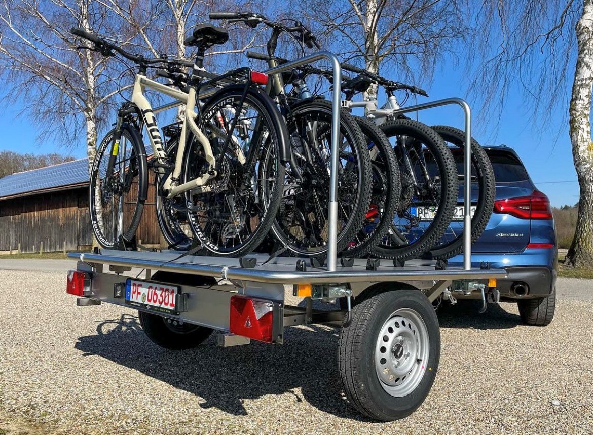 So kann man sicher und StVO-konform seine schweren E-Bikes mit dem Auto transportieren