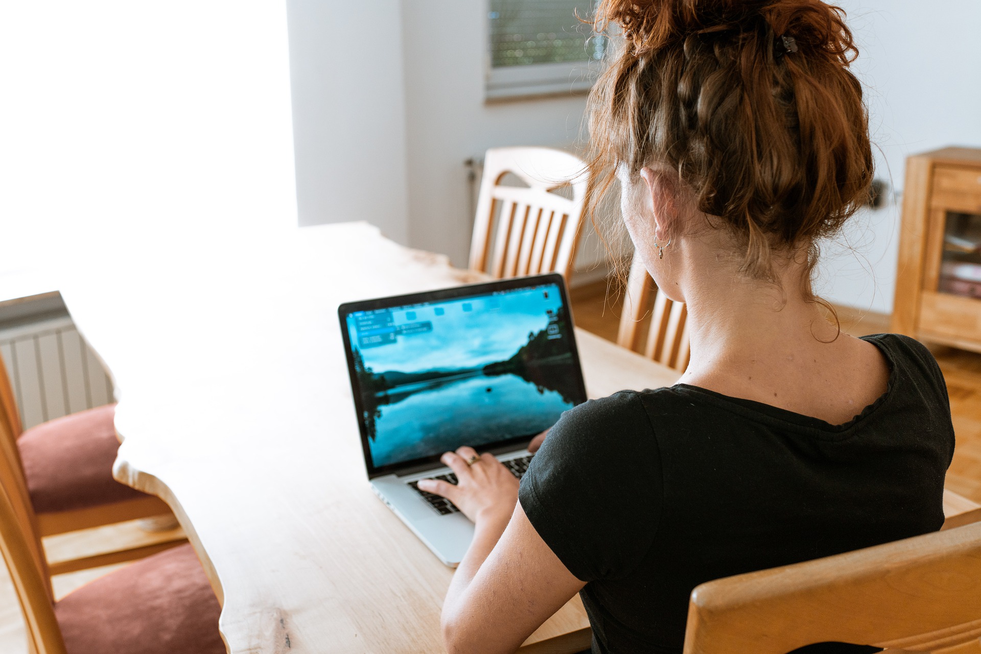 Vorsicht im Homeoffice: Sprachassistent hört mit