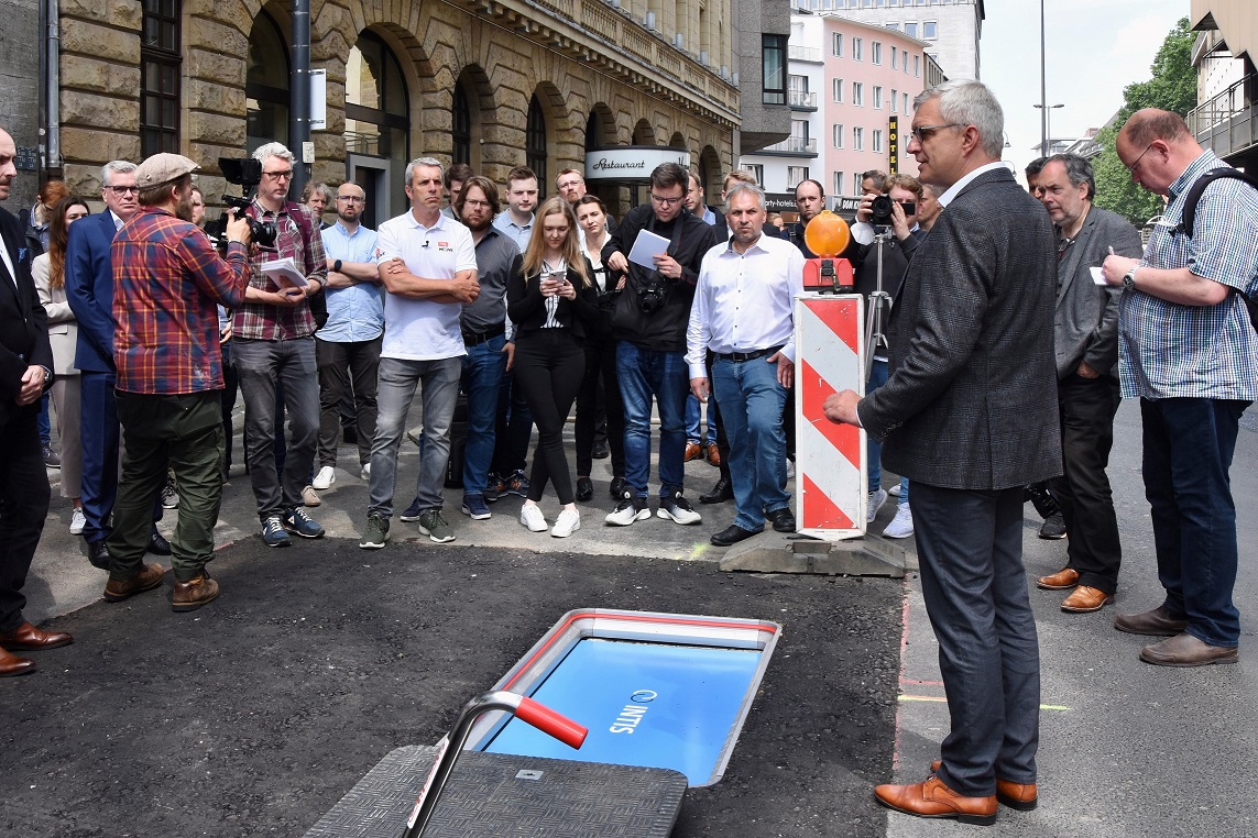 Pilot system for wireless charging of e-taxis in urban environments