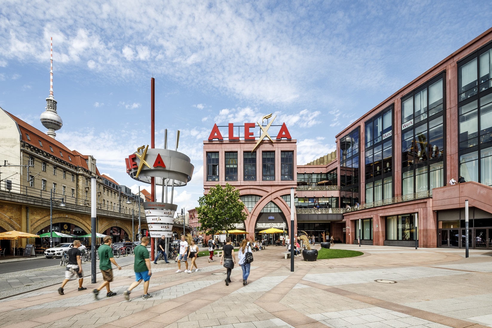 Triumph eröffnet im ALEXA