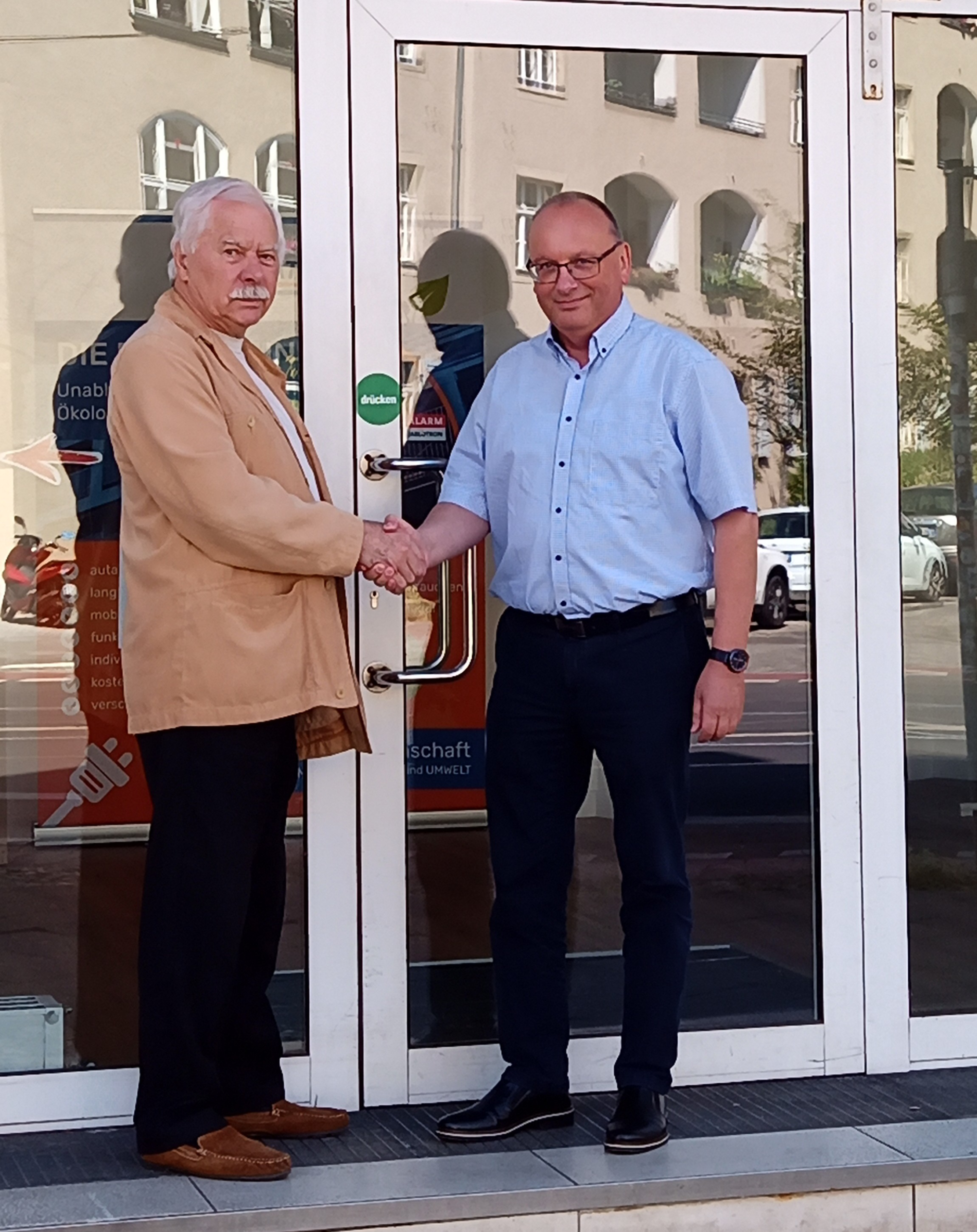Dipl. Ing. Peter Frebel zu Besuch bei CEHATROL® Technology eG in Köpenick