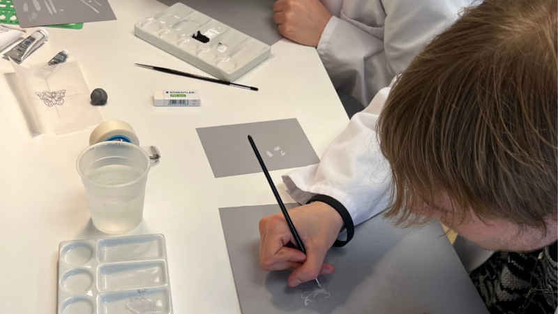Fashion Design Institut: Schüler designen Schmuck bei Van Cleef & Arpels in Paris
