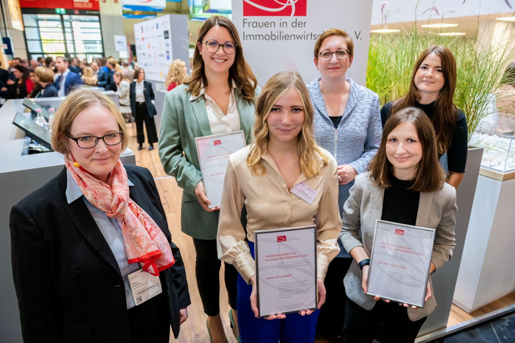 „And the winner is…“: Immofrauen zeichnen Absolventinnen mit Ingeborg-Warschke-Nachwuchsförderpreis aus