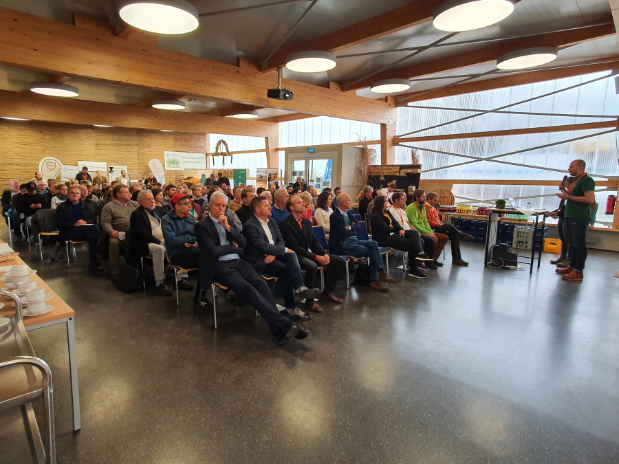 Volles Haus beim 1. Feldtag zur Regenerativen Landbewirtschaftung im BIO Innovation Park